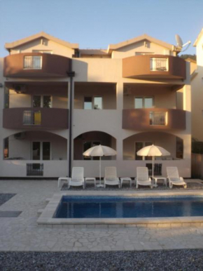 Отель Apartmani Bulajic  Тиват